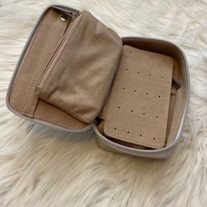 Ann Taylor travel jewelry holder